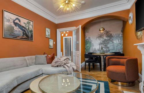 Stylish Penthouse Retreat - Photo 1
