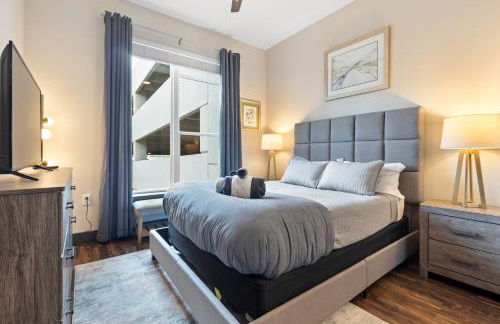 Modern Comfort North Austin with Balcony and Workspace - Foto 19