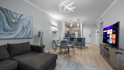 Central Downtown Huge Luxury Home - Photo 2