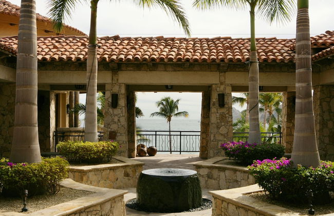 Hacienda Beach Club & Residences - Photo 2