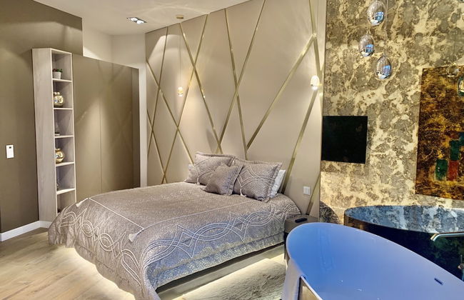 Apartments in Sky Tower with Bathtub near the window - Photo 9