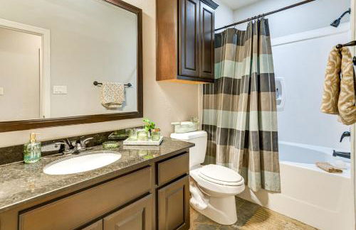 Spacious and Family-Friendly! TAMU Townhome with Yard - Foto 16