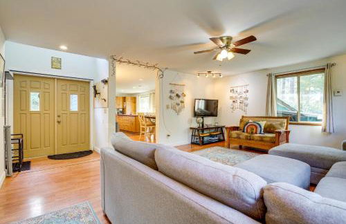 Fire Pit and Mountain Views Outdoorsy PNW Escape - Foto 10