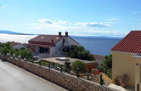 Cecilia Apartments - Photo 11