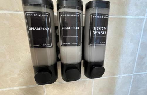 Modern and Comfortable 2-Bedroom Apartment with Private Parking - Foto 14