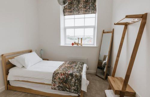 Grade II Mill Townhouse in Leeds with Free Parking which Sleeps 6 - Photo 47