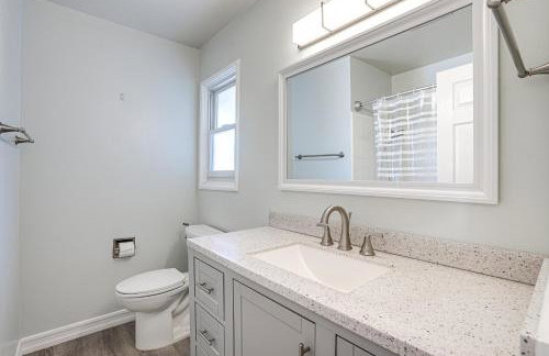 Private Zen Garden and Fireplace Chic Hayward Oasis - Foto 18