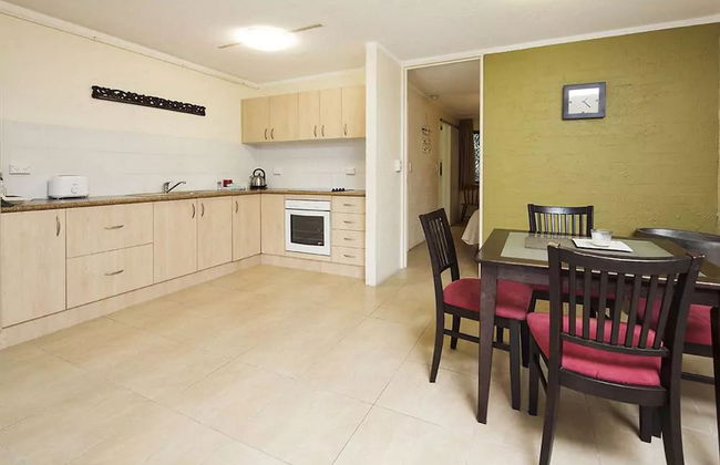 Burleigh Palms Holiday Apartments - Photo 6