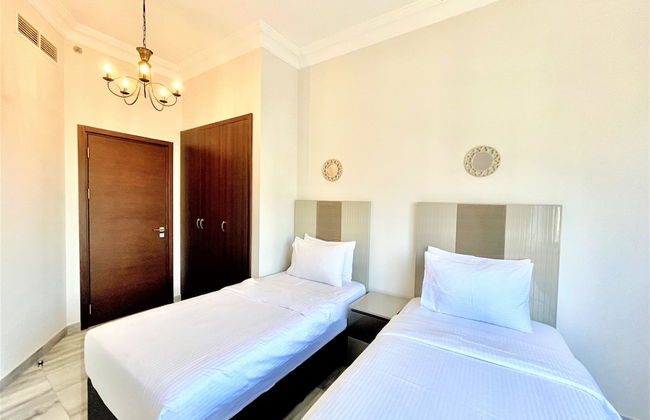 Spacious Marbella 2BR With Scenic Views - Photo 6