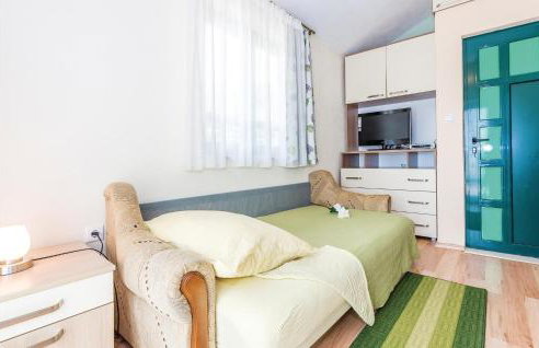 Awesome Home In Mirlovic Polje - Foto 39