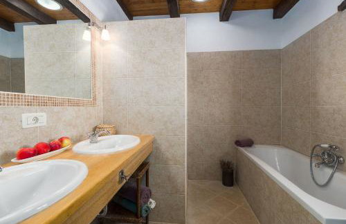 Beeindruckende Finca mit Privatpool, Meerblick, Babybett und besonderem Interieur - Foto 28