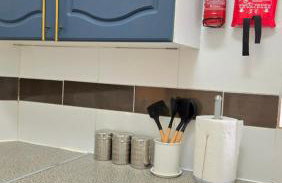 Spacious Entire House with Free Parking Perfect for Relocators Contractors and Long Term Stays - Photo 22