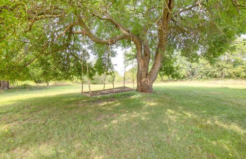 City Girl Farmhouse in Hudsonville with Hot Tub - Foto 41