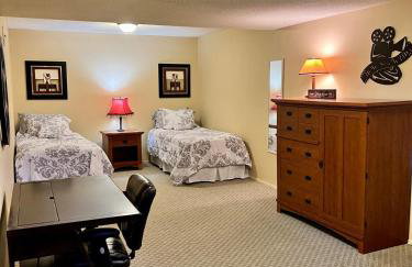 Mins to Blessing Hospital, Miss River, Country Club - Foto 14