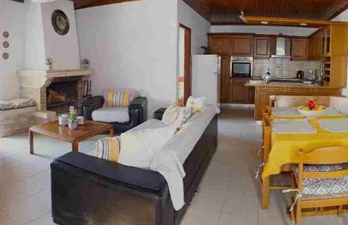 Irene's Apartment In Salakos - Foto 1