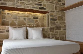 LAINI LUXURY SUITES - Photo 4