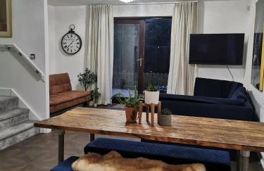 Riverside Cockatoo's Cottage Charming 3 Bed Retreat for up to 10 Guests - Foto 1