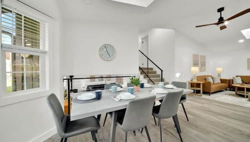 HUGE Modern Family Home- Modern, Fully Stocked, Weekly Savings - Foto 2