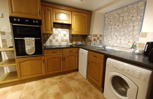 Rural Farm Stay with 6 cottages, 4 miles to Barnstaple, Pet friendly, Daily animal experiences, Outdoor heated pool, Games barn, Free fast WiFi, Free parking - Foto 33