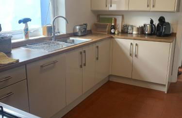 Perfect base for 8, pets allowed - Photo 12