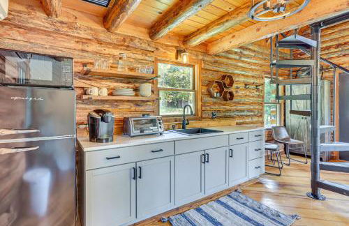 Peaceful Creekside North Studio with Fire Pit - Foto 7