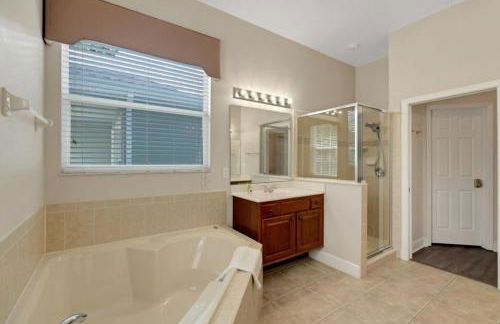 Beautiful 5 Bed Pool Home In Reunion-1223ms 5 Bedroom Home by RedAwning - Foto 30