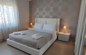 Avenue Luxury Home - Photo 8