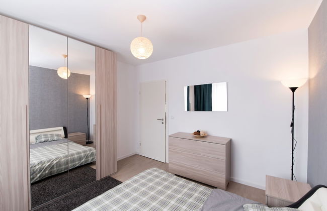 Thomas Apartments - Photo 3