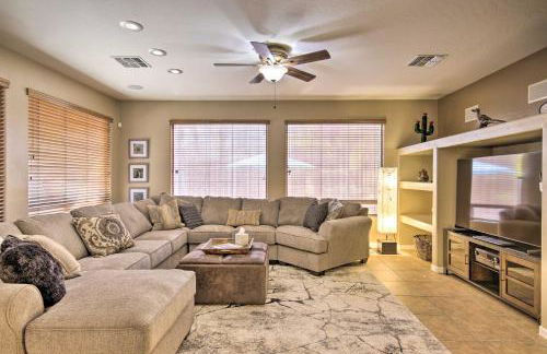 Family Gem in Phoenix with Saltwater Pool and Theater - Foto 15