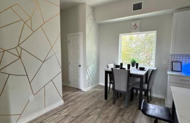 The Canvas Modern 4BR Retreat Rooftop - Photo 5