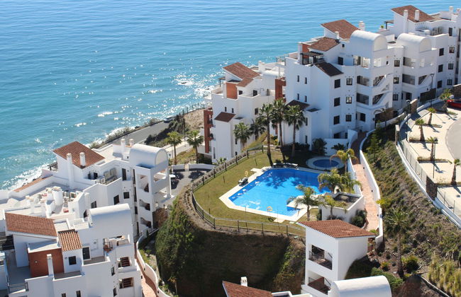 Lateral View - Photo 1