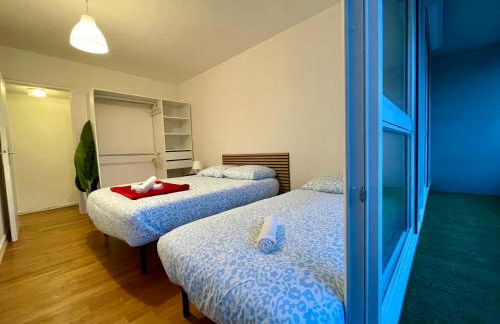 BnGo I Le Spacieux I 12 personnes, 5 chambres, 2 salle de bain, parking privé, WC séparé, Wifi - Foto 13