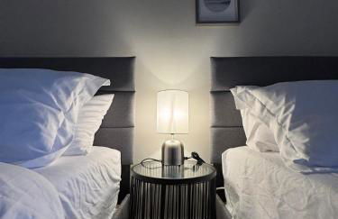 Poconos Chalet -Kayaks- HotTub-Karaoke-Lake - Foto 57