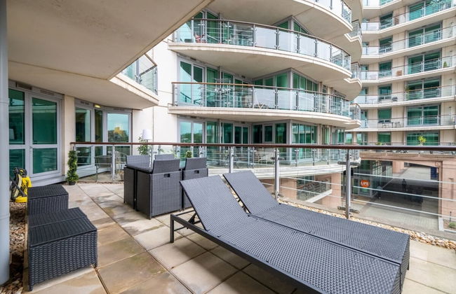 Central 2BD Flat w/ River View Balcony - Vauxhall! - Photo 25