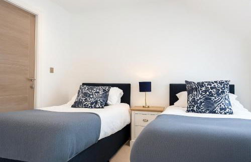 2-Bedroom Contractor Stay - Gated Parking & Fast WiFi - Photo 53