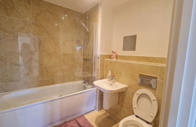 Barking 2 Bed Apt With Parking & Good Travel Links - Foto 17