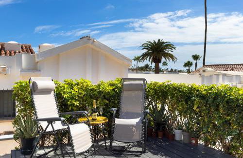 Modern Oasis with Sun & Style 3 Pools AC WiFi - Photo 22