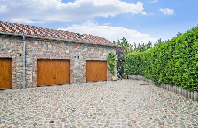 Charming Stay Near Forests - Photo 26