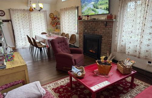 WOW!! Ultimate Pocono Retreat Hot Tub, Game Room, Fire Pit, Near Lakes & Hiking! - Foto 11