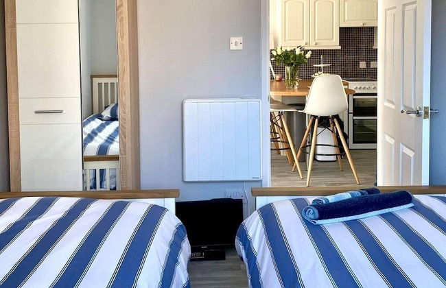 2 Bed Villa Sleeps 4 - Wifi, Garden, Sea Views - Foto 2