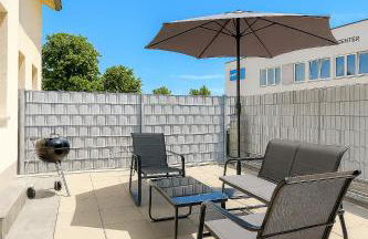 LETA Homes - Komfortables Gästehaus - eigene Parkplätze & Traumterrasse - Foto 2