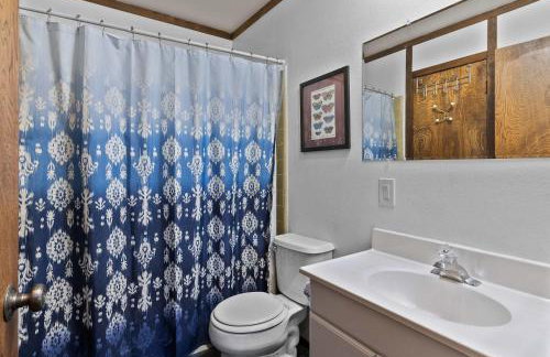 2BR Overlooks Shared Pool Near Gondola & Village - Foto 28