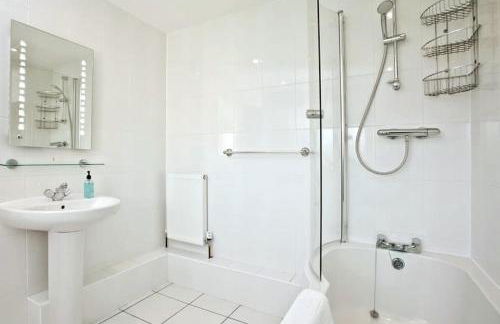 Gamekeepers Cottage - Hot Tub, 2 bed, sleeps 4, private patio, AC, stunning views - Photo 25