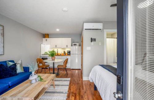 Cozy, Fully-Equipped Studio With Gated Parking! - Foto 1