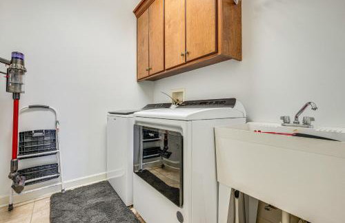 Beautiful Lake Sinclair Retreat with Dock and Deck! - Foto 23