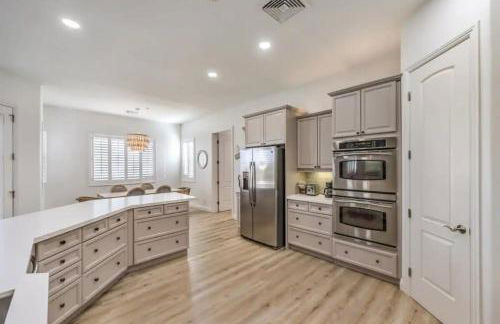 Luxury 5BR Villa Pool Hot Tub RV Friendly - Foto 4