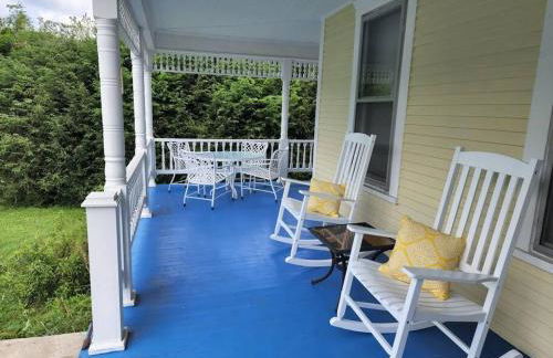 BaseCampWV-Durbin. Spacious 4 bedroom house w/yard - Foto 3