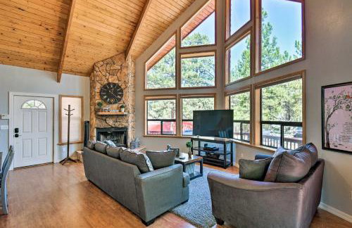 Modern Mountain Chalet Munds Park Retreat with Deck - Foto 2