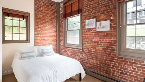 Jennifer's Historic Riverfront Loft Private Patio - Foto 2