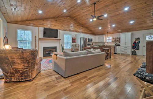 Painted Skies Upscale Getaway By Lake Burton! - Photo 2